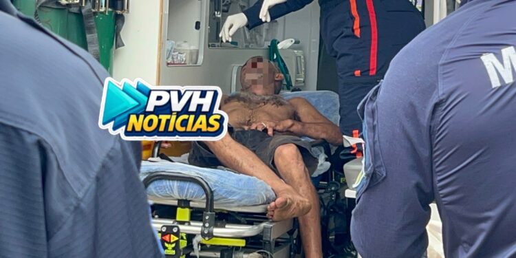 URGENTE: Homem embriagado recusa atendimento após ser esfaqueado na zona leste