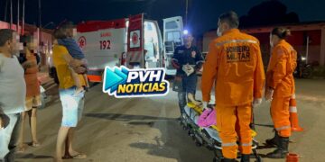URGENTE: Casal com criança de colo sofrem acidente de moto na zona leste