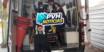 URGENTE: mulher bate com moto em poste na zona leste