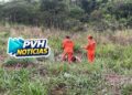 URGENTE: Pneu da moto estoura e piloto vai parar dentro do mato na BR-364 em Porto Velho