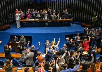 Senado aprova fim da escala 6×1 e redução da jornada de trabalho