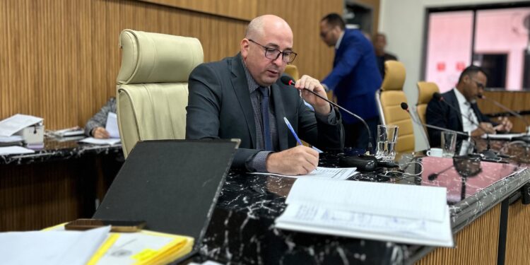 Vereador Gedeão Negreiros solicita obras de manutenção e drenagem na Linha 15 de Novembro
