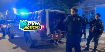 NO TÔ A TOA: Homem é preso após mexer com mulher casada e xingar a PM em bar na zona sul
