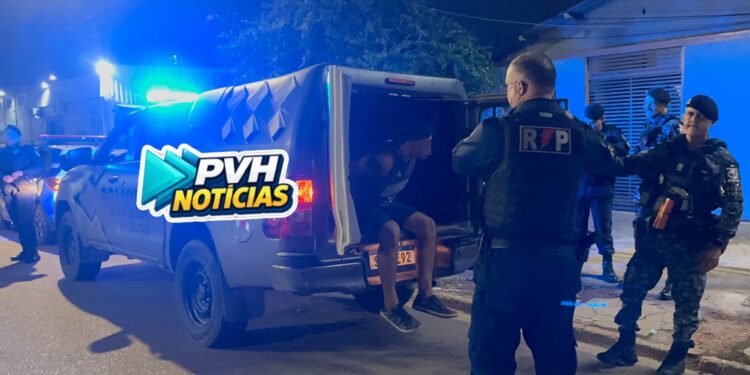 NO TÔ A TOA: Homem é preso após mexer com mulher casada e xingar a PM em bar na zona sul