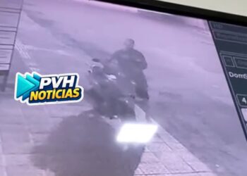 ASSISTA: Ladrão é filmado furtando moto em frente de residência em RO