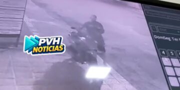 ASSISTA: Ladrão é filmado furtando moto em frente de residência em RO