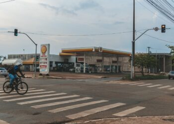 TRÂNSITO: Prefeitura instala semáforo para reduzir acidentes na avenida Mamoré com a rua Capão da Canoa