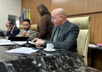 Vereador Gedeão Negreiros solicita implantação de faixa de pedestres e redutor de velocidade no Bairro Agenor de Carvalho