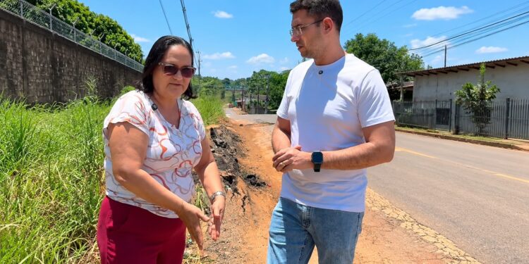 Pedro Geovar cobra melhorias em frente à Escola Padre Zenildo