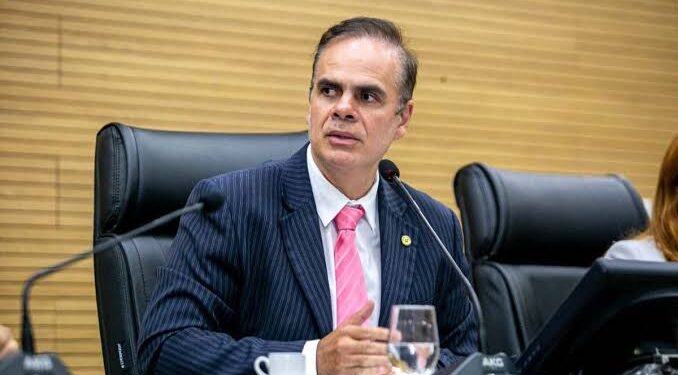 Lei de deputado Alan Queiroz pode beneficiar famílias de estudantes da rede pública estadual com cartão material escolar