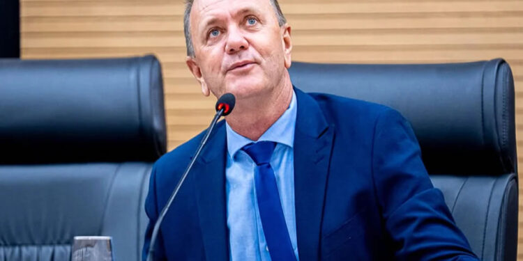 Luizinho Goebel reforça a saúde de Chupinguaia com ambulância semi-UTI e recebe agradecimento do Prefeito